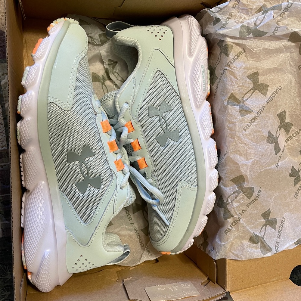 Womens Under Armour Charged Shoes 7.5